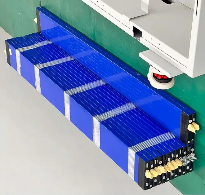 Infographic representing the ultra-long 10000 deep charge cycles of the advanced LiFePO4 battery storage.